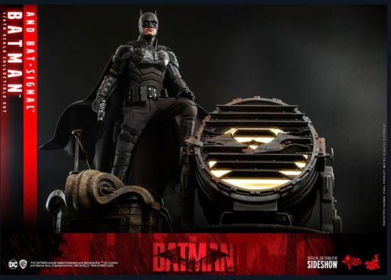 Hot Toys - Action figure BATMAN AND BAT-SIGNAL | Catawiki