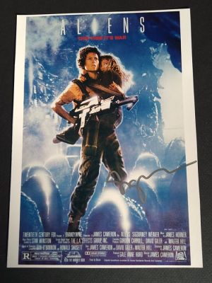 Aliens - Signed by Sigourney Weaver, with Letter of Authenticity - Photo, Autograph | Catawiki