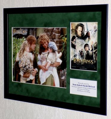 Lord of the Rings - Sean Astin & Sarah McLeod (Samwise & Rosie) Premium Framed, DOUBLE signed + COA | Catawiki