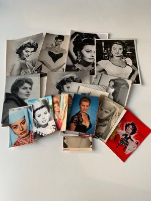 Lot of 49 items , incl. cards, folders - Sophia Loren - Nice selection of vintage photos | Catawiki