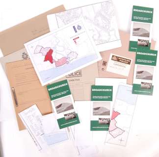 BROADCHURCH - ASSORTED PROPS & SET DRESSING ITEMS | Auctioneum Ltd