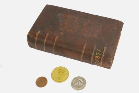 Lot 742 - RICHARD HARRIS "ALBUS DUMBLEDORE" BOOK AND GRINGOTTS COIN PROPS FROM HARRY POTTER FILMS