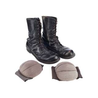 GHOSTBUSTERS (1984) - Lot #149 : Egon Spengler‘s (Harold Ramis) Boots and Elbow Pads