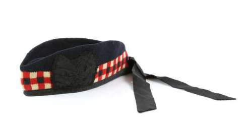 Lot 1646 - Zeppelin (1971) Hero highland regiment cap worn by Michael York as Geoffrey Richter, the cap was…