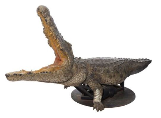 ACE VENTURA: WHEN NATURE CALLS (1995) - Lot #3 : Planet Hollywood Collection: Ace Ventura‘s (Jim Carrey) Screen-Matched Static Riding Crocodile Puppet