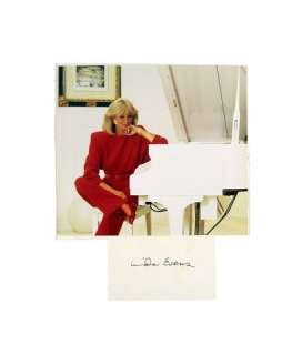Lot 415 - Linda Evans Autographed Photo Movie Memorabilia