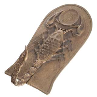 Lot 154 - Scorpion King, The - Mathayus‘ "The Scorpion King" Shield (Dwayne Johnson)