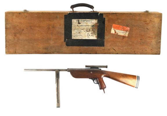 Lot 2007 - James Bond 007 - Octopussy (1983). Tranquilizer rifle believed to have been used by the female… | Ewbank’s