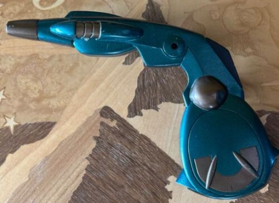 STAR TREK: VOYAGER ORIGINAL PROPS - WEAPONS FERENGI PHASER WEAPON