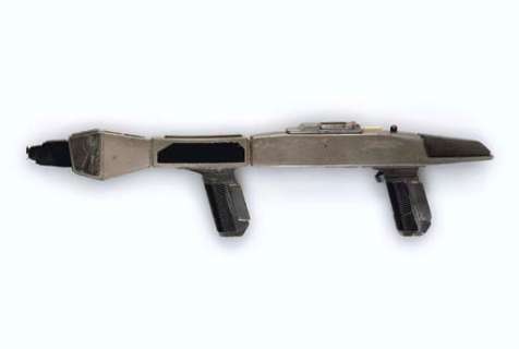 Star Trek: Deep Space Nine - Lot 547 - STAR TREK: THE NEXT GENERATION-STYLE PHASER RIFLE
