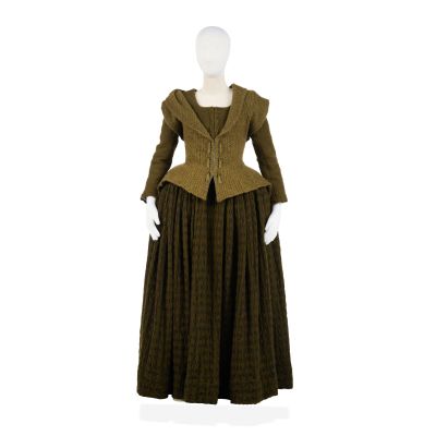 Outlander | Geillis’ khaki coloured costume Season 7, Episode 9, ’Unfinished Business’ 4 | Bonhams