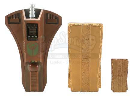 STAR TREK: DEEP SPACE NINE (T.V. SERIES, 1993-1999) - Lot 619 - Ferengi Phaser and Gold-Pressed Latinum