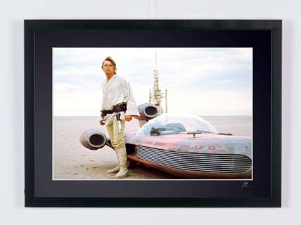 Star Wars - a New Hope 1977 - Mark Hamill (As Luke Skywalker) | Star Wars - A New Hope 1977 - Mark Hamill (as Luke Skywalker) - Fine Art Photography - Luxury Wooden Framed 70X50 cm - Limited Edition Nr 01 of 30 - Serial ID 60039 - Original Certificate (COA), Hologram Logo Editor and QR Code | Catawiki
