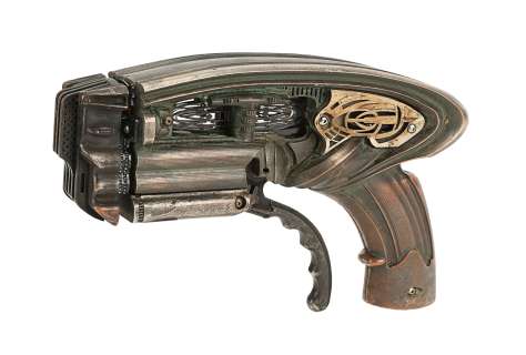 THE CHRONICLES OF RIDDICK (2004) - Lot 503 - Hero Necromonger Pistol