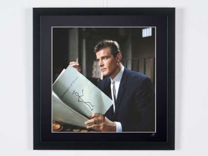 The Saint - Classic TV - Roger Moore As « Simon Templar » | The Saint - Classic TV - Roger Moore as « Simon Templar » - Fine Art Photography - Luxury Wooden Framed 50X50 cm - Limited Edition Nr 03 of 30 - Serial ID 15884 - - Original Certificate (COA), Hologram Logo Editor and QR Code | Catawiki