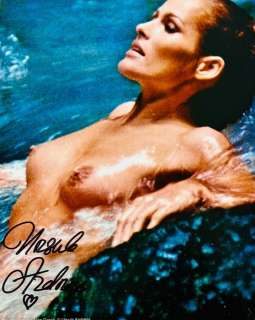 James Bond, Casino Royale - 1960’s 007 Parody - Signed by Ursula Andress | Catawiki