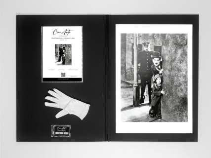 Charlie Chaplin Iconics - Collection n°1 - Serie 4 -Fine Art Picture 42x60 cm - Luxury Barita Paper - On Luxury Black Portfolio, COA numbered - 60X42 CM - "Cine Arte" COLLECTOR | Catawiki