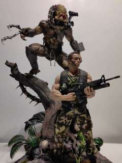 Predator (1987) - Statue - Dutch (Arnold Schwarzenegger) vs Predator - Custom Made, handpainted - 35x50x80 cm - 1:4 | Catawiki