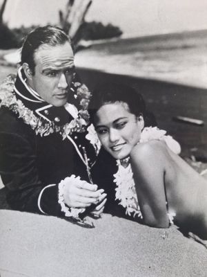Robert Surtees - Marlon Brando & Tarita "Mutiny on the Bounty", 1962 | Catawiki