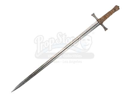 ROBIN HOOD - Robin Hood‘s (Taron Egerton) Soldier Sword