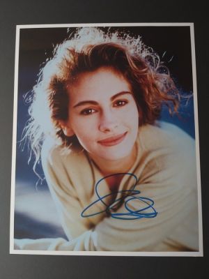 Pretty Woman, Erin Brockovich - Signed by Julia Roberts, with Letter of Authenticity - Photo, Autograph