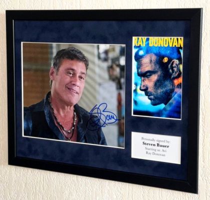 Ray Donovan - Steven Bauer (Avi) Premium Framed, signed + Certificate of Authenticity | Catawiki