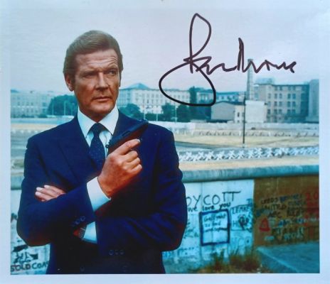 James Bond - Roger Moore - Signed by Sir Roger Moore | Catawiki