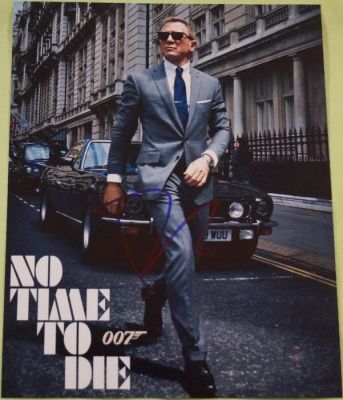 James Bond 007: No Time To Die - Daniel Craig – Signed London Photo with Aston Martin V8 + b’bc COA | Catawiki