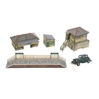 Thomas & Friends (Tv Series, 1984-2008) | Bluff’s Cove Station with Green Car | Propstore