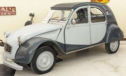 Indecent Proposal Screen Used 1963 Citroen 2cv AZAM | misc / divers