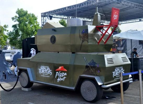 Lot 40 - Teenage Mutant Ninja Turtles Life Size Pizza Throwing Tank