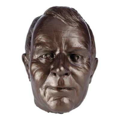 THE GREEN HORNET (2011) - Lot #215 : James Reid‘s (as played by Tom Wilkinson) Memorial Statue Head