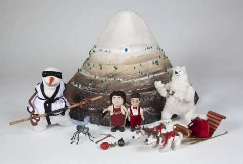 Lot 51 - EUREKA "DO YOU SEE WHAT I SEE?" PROPS