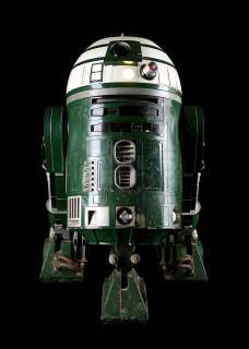 STAR WARS: SOLO: A STAR WARS STORY (2018) - Lot 786 - Light-Up Remote Control R2-X2 Droid