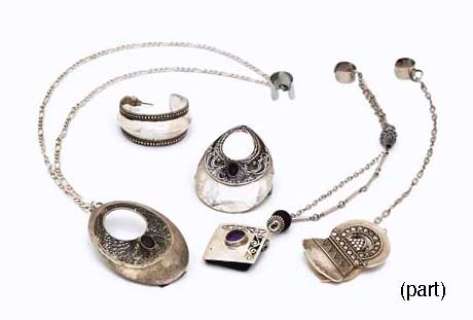 Star Trek: Deep Space Nine - Lot 437 - BAJORAN EARRINGS