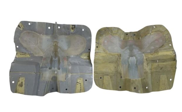 Lot 197 - Star Wars: Episode VII - The Force Awakens (2015) - Millennium Falcon Holochess Piece Monster Mold - | Hanlin Auction Service