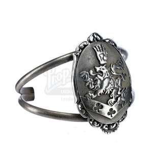 THE TWILIGHT SAGA: BREAKING DAWN PART 2 (2012) - Lot 1325 - Esme Cullen‘s Crest Bracelet