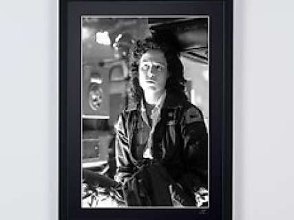 Alien 1979 - Sigourney Weaver As "Ellen Ripley" | ALIEN 1979 - Sigourney Weaver as "Ellen Ripley" - Wooden Framed 70X50 cm - Limited Edition Nr 02 of 30 - Serial ID 30477 - Original Certificate (COA), Hologram Logo Editor and QR Code | Catawiki