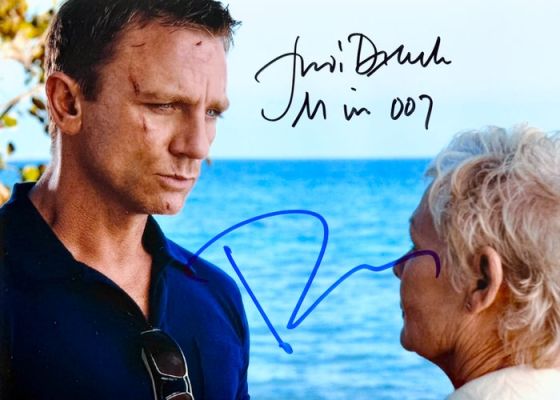 James Bond - Double signed by Daniel Craig and Judi Dench, with COA | Catawiki