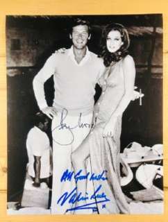 Roger Moore - Valerie Leon - James Bond 007: The Spy Who Loved Me - Double signed by Sir Roger Moore & Valerie Leon - Autógrafo,