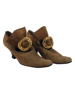 "The Scarlet Letter" Hester Prynne’s (Demi Moore) Shoes | Planet Hollywood Vault