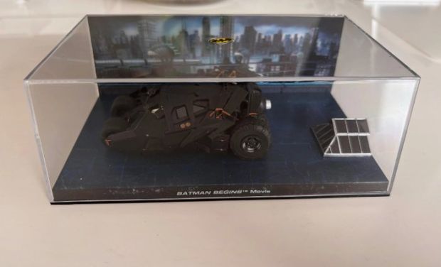 Batman Begins, Diecast model of the Batmobile (Tumbler version) from the movie Batman Begins. Model - Christian Bale - Eaglemoss | Catawiki