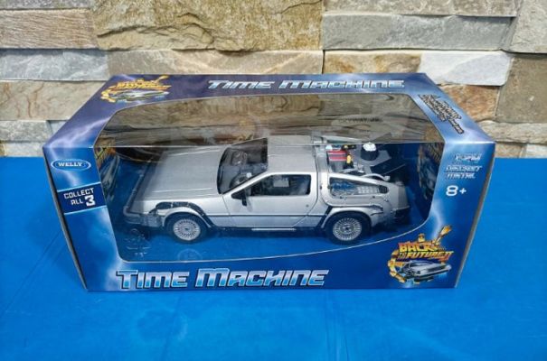 Back to the Future - Welly, 1:24 scale diecast model of the DeLorean Time Machine from ’Back to the Future’ by Welly. | Catawiki