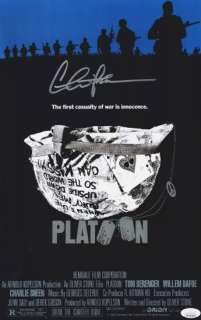Platoon - Charlie Sheen - Signed 28x43 cm - With JSA COA | Catawiki
