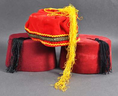 COLLECTION OF VINTAGE FEZZES / FEZ HATS | Auctioneum Ltd