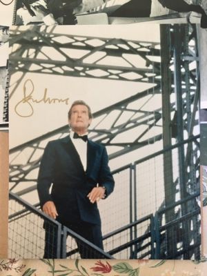 Roger Moore - James Bond View ti a Kill | Catawiki