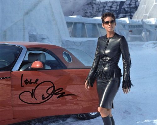 HALLE BERRY Hand Signed 8x10 Photo Handtekening 007 James Bond B’BC COA | Catawiki
