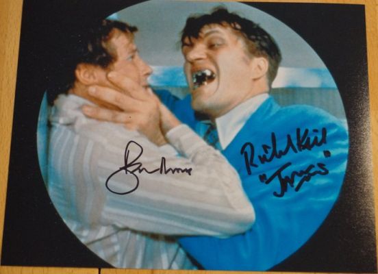James Bond 007: The Spy Who Loved Me - Roger Moore (+) is James Bond 007 & Richard Kiel as Jaws - autopgraph, photo, signed with Certified Genuine b´bc holographic COA | Catawiki
