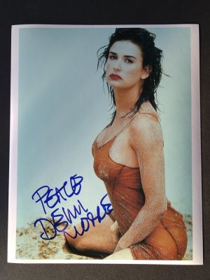 The Substance, Ghost, Striptease - Signed by Demi Moore, with Letter of Authenticity - Photo, Autograph | Catawiki