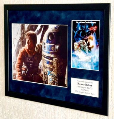 Star Wars Episode V: The Empire Strikes Back - Kenny Baker (RIP 2016) (R2-D2) Premium Framed, signed + COA | Catawiki